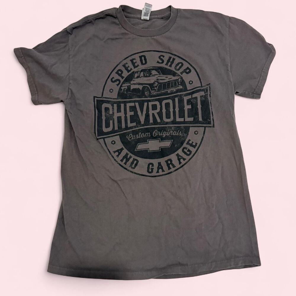 Chevrolet size medium graphic tee vintage style cars streetwear sports car chevy